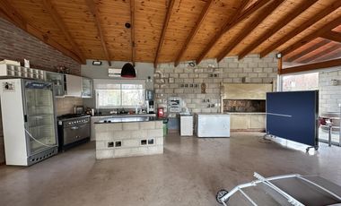 OPORTUNIDAD DE NEGOCIO Casa Quinta con pileta y jardin Ideal ALQUILER EVENTOS