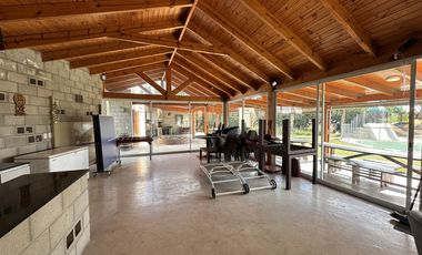 OPORTUNIDAD DE NEGOCIO Casa Quinta con pileta y jardin Ideal ALQUILER EVENTOS