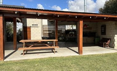OPORTUNIDAD DE NEGOCIO Casa Quinta con pileta y jardin Ideal ALQUILER EVENTOS
