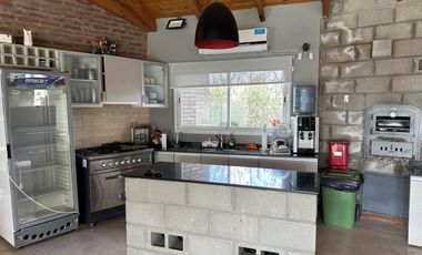 OPORTUNIDAD DE NEGOCIO Casa Quinta con pileta y jardin Ideal ALQUILER EVENTOS