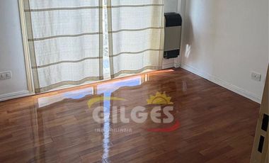 Alquiler de Departamento 3 Ambientes  en Ramos Mejia  Con Cocherta descubierta  Muy buena ubicación