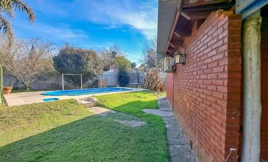 VENTA | PERMUTA - Casa 2 dormitorios con pileta mas comodín - Andino.