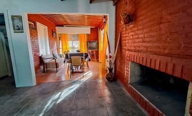 VENTA | PERMUTA - Casa 2 dormitorios con pileta mas comodín - Andino.