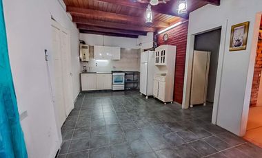 VENTA | PERMUTA - Casa 2 dormitorios con pileta mas comodín - Andino.