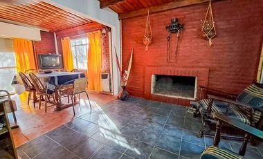 VENTA | PERMUTA - Casa 2 dormitorios con pileta mas comodín - Andino.