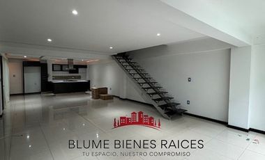 Departamento 2 niveles, INTERIOR; auto NO FIJO, en edificio pequeño