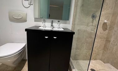 Departamento 2 niveles, INTERIOR; auto NO FIJO, en edificio pequeño