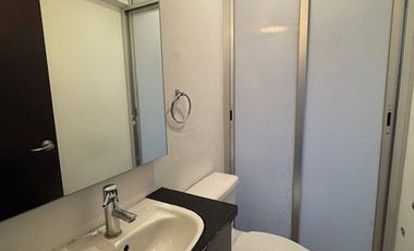 Departamento 2 niveles, INTERIOR; auto NO FIJO, en edificio pequeño