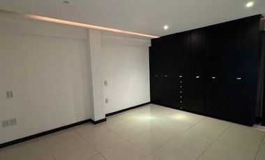 Departamento 2 niveles, INTERIOR; auto NO FIJO, en edificio pequeño