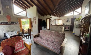 VENDO CHALET 4 AMBIENTES EN SIERRA DE LOS PADRES - AMPLIO PARQUE CON PISCINA Y QUINCHO