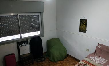 Departamento casa tres ambientes con patio y garage a la venta en Wilde