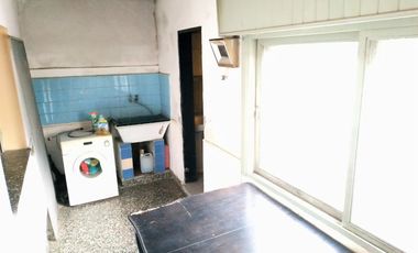 Departamento casa tres ambientes con patio y garage a la venta en Wilde