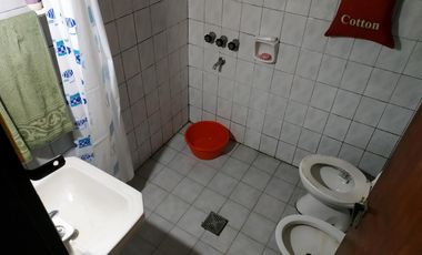 Departamento casa tres ambientes con patio y garage a la venta en Wilde