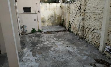 Departamento casa tres ambientes con patio y garage a la venta en Wilde