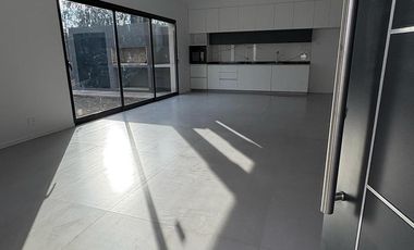 Casa en  J. Maistegui 2826 – 2 dorms – Funes