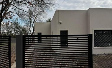 Casa en  J. Maistegui 2826 – 2 dorms – Funes