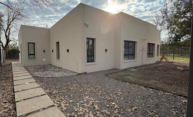 Casa en  J. Maistegui 2826 – 2 dorms – Funes