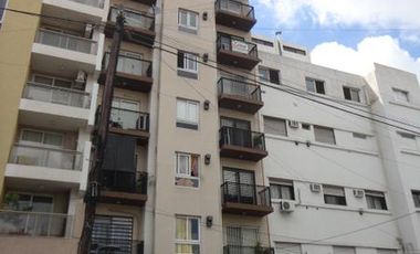 Semipiso de 2 AMBIENTES con cochera. Se desocupa en Febrero de 2023. Banfield Este.