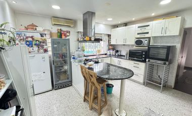 Casa de tres dormitorios en Ibarlucea c gran Lote