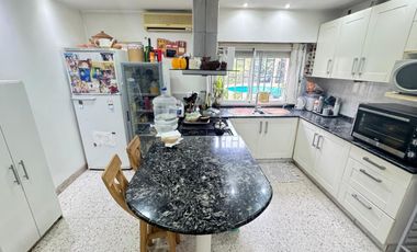 Casa de tres dormitorios en Ibarlucea c gran Lote