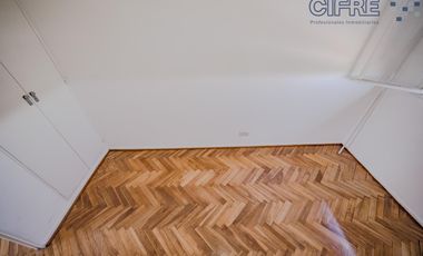 Departamento de 3 ambientes muy luminoso con balcón al frente.