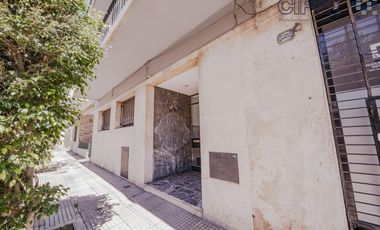 Departamento de 3 ambientes muy luminoso con balcón al frente.