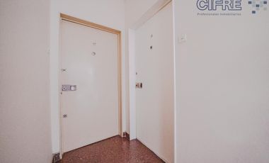 Departamento de 3 ambientes muy luminoso con balcón al frente.