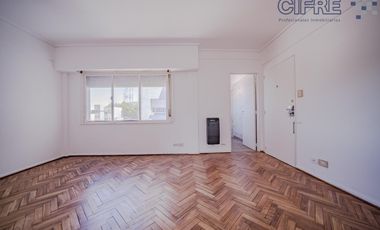 Departamento de 3 ambientes muy luminoso con balcón al frente.