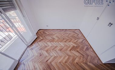 Departamento de 3 ambientes muy luminoso con balcón al frente.