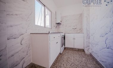 Departamento de 3 ambientes muy luminoso con balcón al frente.