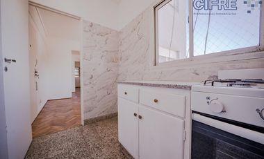 Departamento de 3 ambientes muy luminoso con balcón al frente.