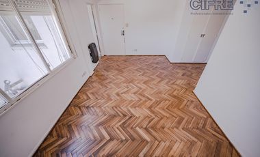 Departamento de 3 ambientes muy luminoso con balcón al frente.