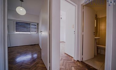 Departamento de 3 ambientes muy luminoso con balcón al frente.