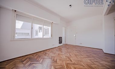 Departamento de 3 ambientes muy luminoso con balcón al frente.