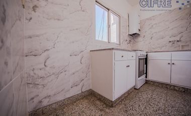 Departamento de 3 ambientes muy luminoso con balcón al frente.