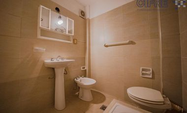 Departamento de 3 ambientes muy luminoso con balcón al frente.