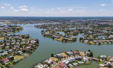 Lote vista a Laguna Central 1300m2  Barrio La Isla Nordelta