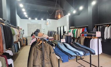 ZONA OUTLETS / LOCAL Frente de 6m x 15m  Sup. Total 90m2