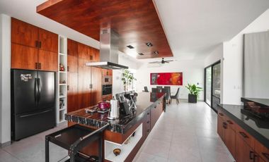 ESPECTACULAR CASA EN VENTA EN PRIVADA HACIENDA CHOLUL, CON AMPLIA TERRAZA.