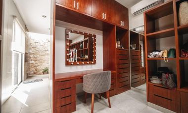 ESPECTACULAR CASA EN VENTA EN PRIVADA HACIENDA CHOLUL, CON AMPLIA TERRAZA.