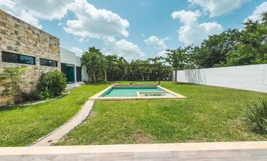 ESPECTACULAR CASA EN VENTA EN PRIVADA HACIENDA CHOLUL, CON AMPLIA TERRAZA.