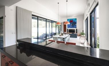 ESPECTACULAR CASA EN VENTA EN PRIVADA HACIENDA CHOLUL, CON AMPLIA TERRAZA.
