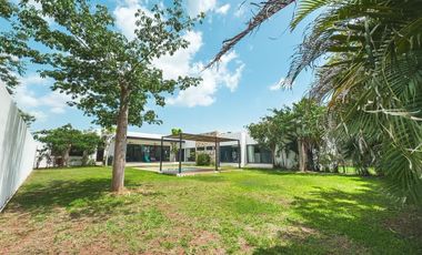 ESPECTACULAR CASA EN VENTA EN PRIVADA HACIENDA CHOLUL, CON AMPLIA TERRAZA.