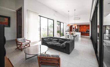 ESPECTACULAR CASA EN VENTA EN PRIVADA HACIENDA CHOLUL, CON AMPLIA TERRAZA.
