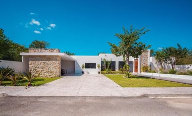 ESPECTACULAR CASA EN VENTA EN PRIVADA HACIENDA CHOLUL, CON AMPLIA TERRAZA.