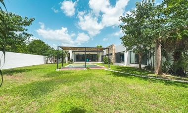 ESPECTACULAR CASA EN VENTA EN PRIVADA HACIENDA CHOLUL, CON AMPLIA TERRAZA.