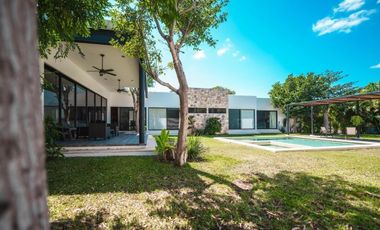 ESPECTACULAR CASA EN VENTA EN PRIVADA HACIENDA CHOLUL, CON AMPLIA TERRAZA.
