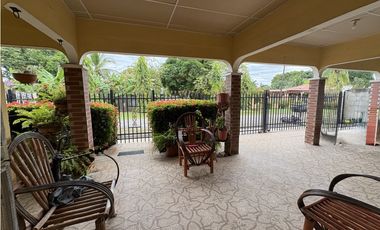 SE VENDE CASA EN NATA DE 4 HABITACIONES CERCA DE LA PANAMERICANA