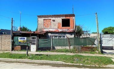CASA en Gonzalez Catan Calle Llorente Nº 3245