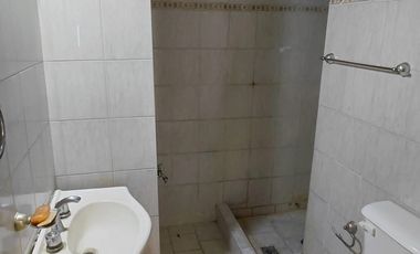 Alquiler Monte Grande Colon 1600 Departamento 2 ambientes 1er piso por escalera